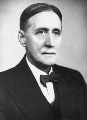 dyson-director-early1940s_spotted-350